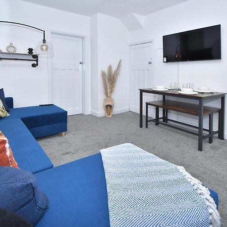 Lily House By Yourstays - Cosy 3 Bedroom House In Crewe Exterior foto